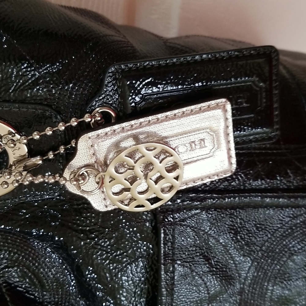 Coach - Silver Hang Tag and Op Art C's Purse Charm - Picture 3 of 10